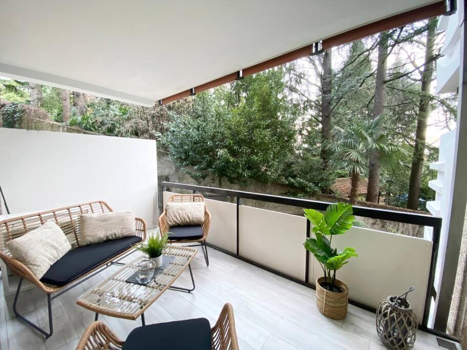 Luganersee, Pool, Strand, Parkplatz, Suite Bissone Exterior photo